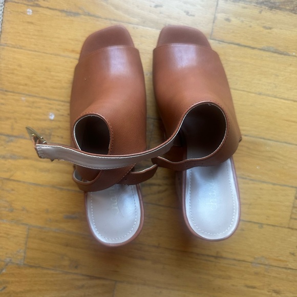 Women's Brown Leather Sandals - Picture 1 of 5